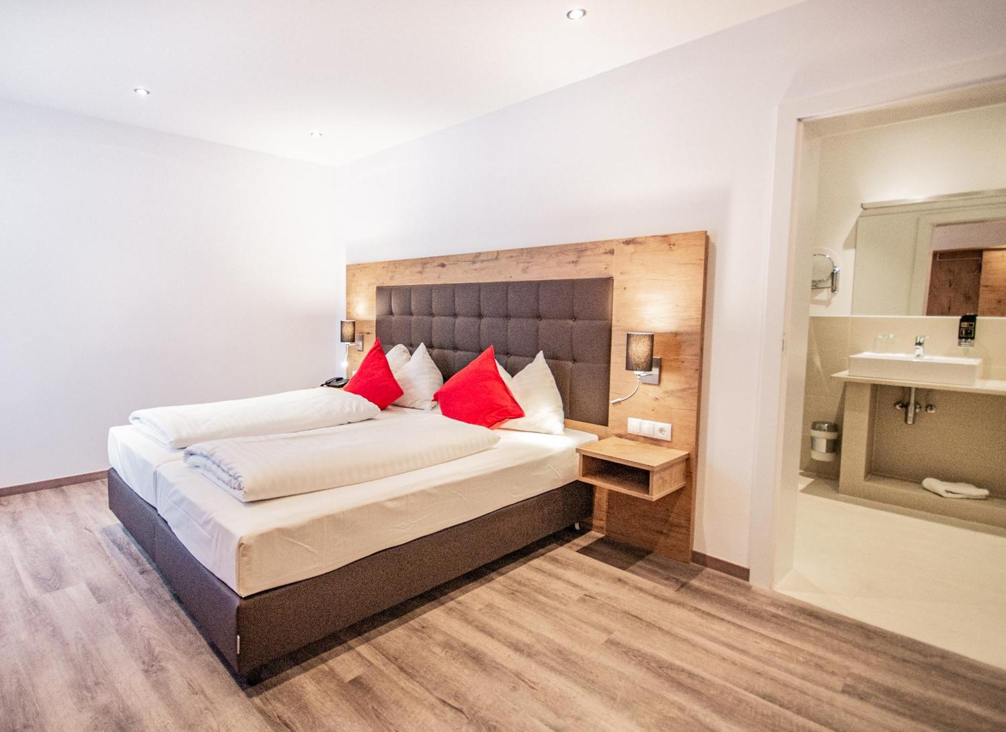 Hotel Wilder Mann Steinach am Brenner Room photo